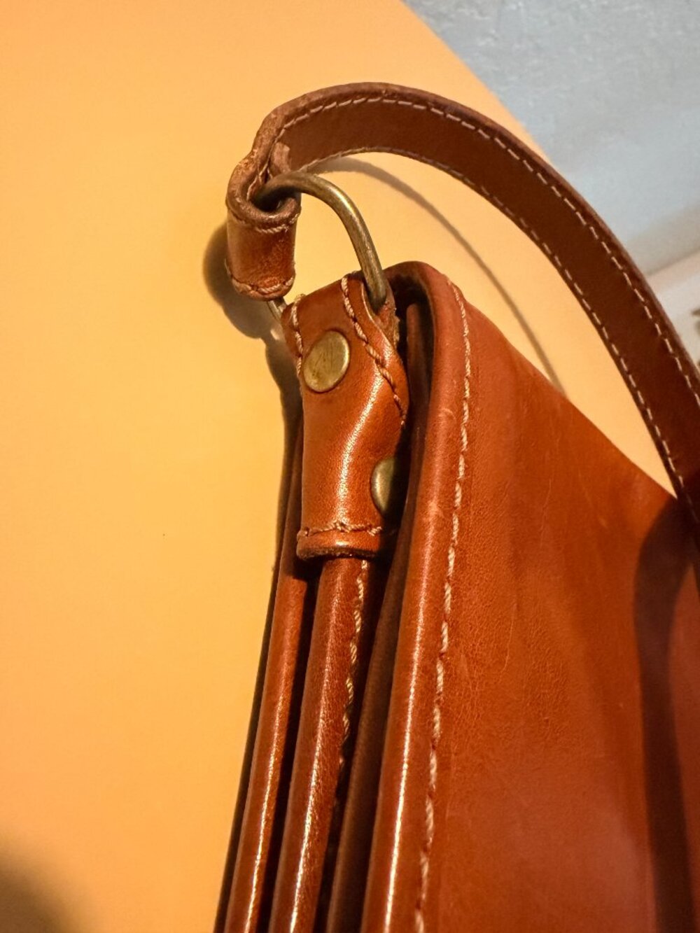 Vintage Italian Leather "Vera Pelle" Crossbody Saddle Bag - Picture 8 of 11